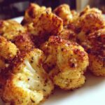 Köstliche gebackene Parmesan-Cauliflower-Bisse