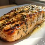 Zesty Zitronen-Kräuter gegrillter Lachs